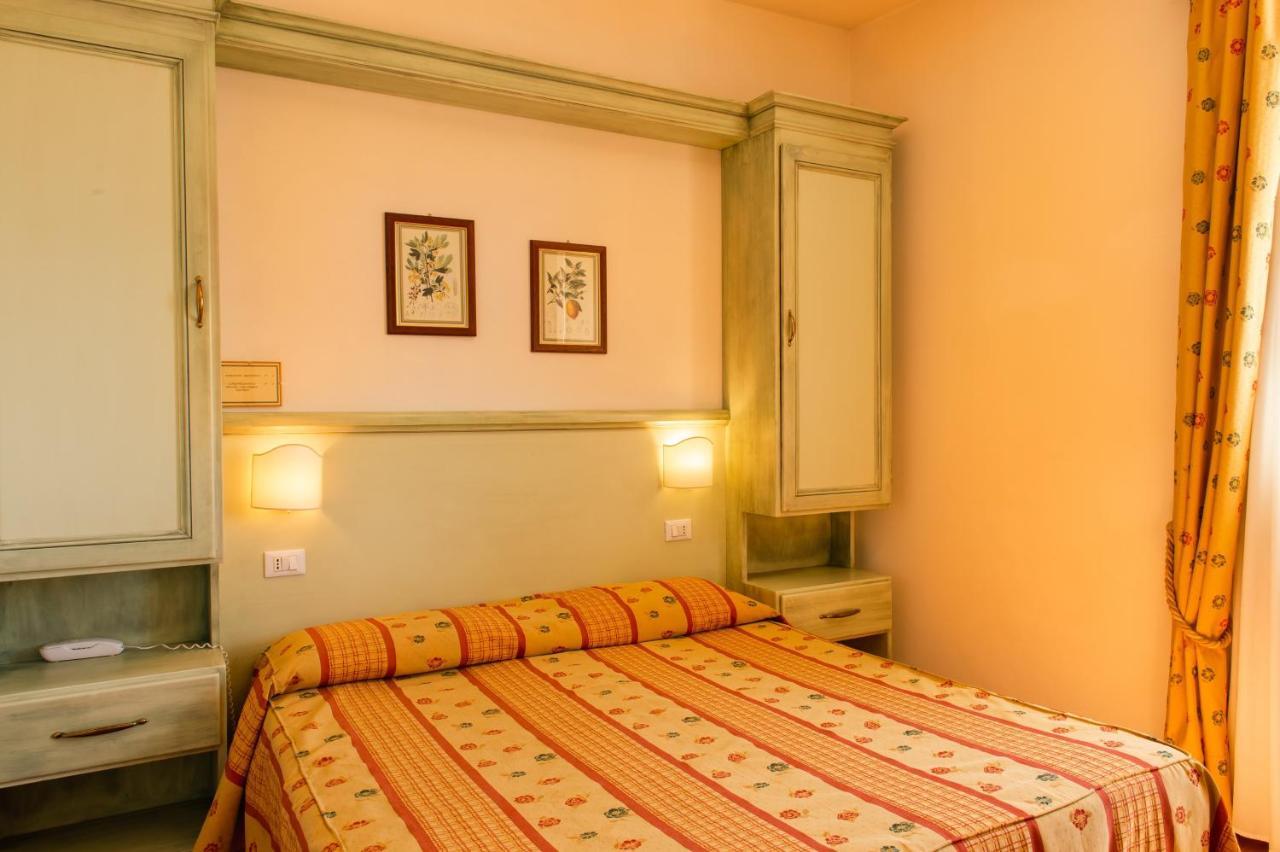 Hotel Minerva Ассизи Экстерьер фото